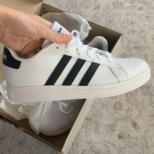 NWT Adidas Grand Court 2.0 Sneakers youth/women